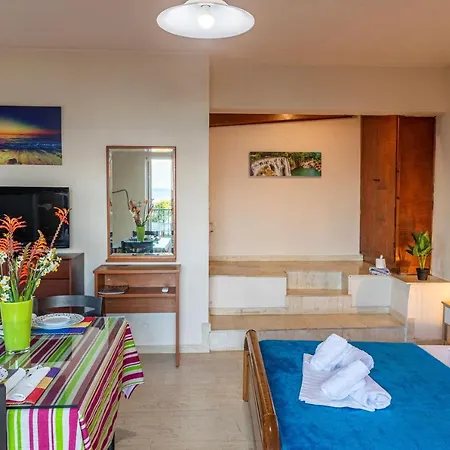 Seaside Escape Studio - Perfect Location *